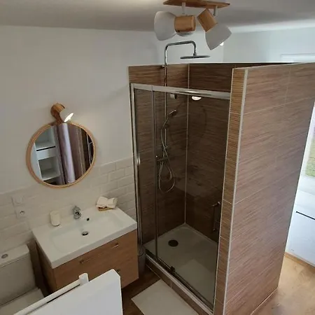 Maison 3 Chambres, 3 Salles De Bains, Le Confort Aux Portes D'angouleme Avec Jardin La Couronne (Charente)