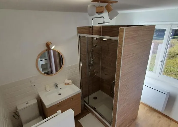 Maison 3 Chambres, 3 Salles De Bains, Le Confort Aux Portes D'angouleme Avec Jardin La Couronne (Charente)